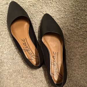 Zodiac Black Leather Flat.   Sz 8.5.  NWOT